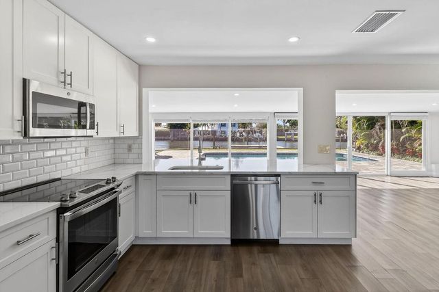 122 Arlington Place, West Palm Beach, FL 33405