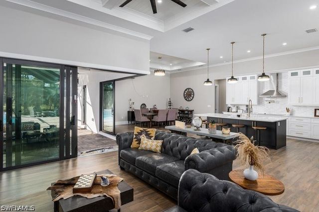 709 15th ST SW, Naples, FL 34117