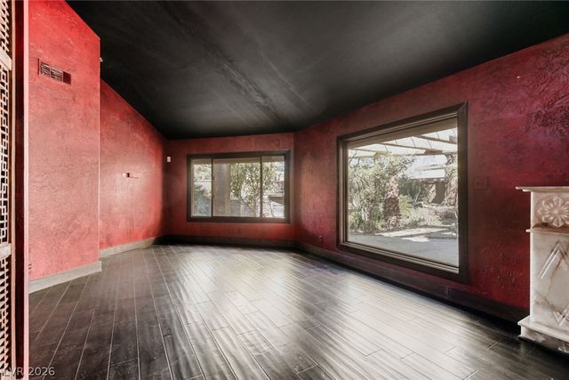 7296 Mission Hills Drive, Las Vegas, NV 89113