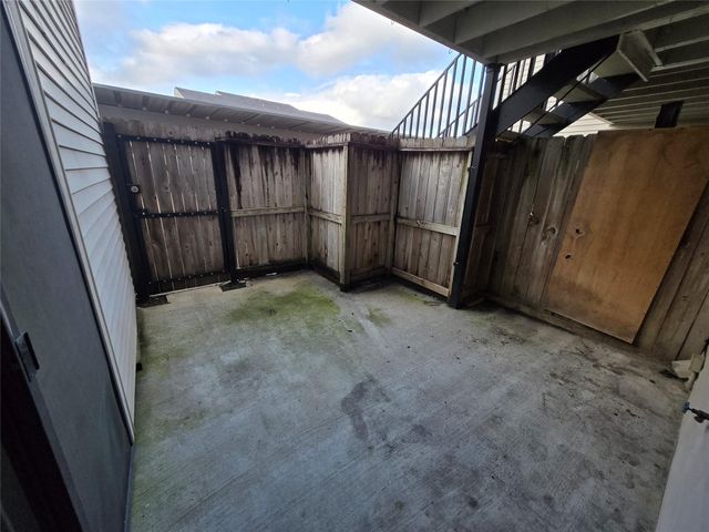 6401 Deihl Road 1006, Houston, TX 77092