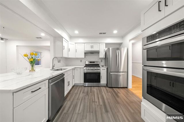31 Hooks Lane 7, Edgewater, NJ 07020