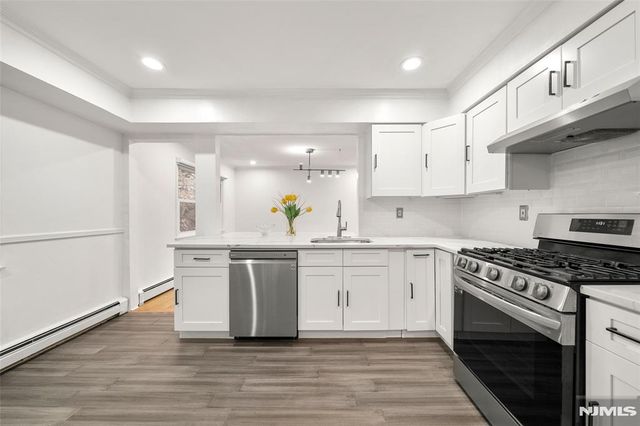 31 Hooks Lane 7, Edgewater, NJ 07020