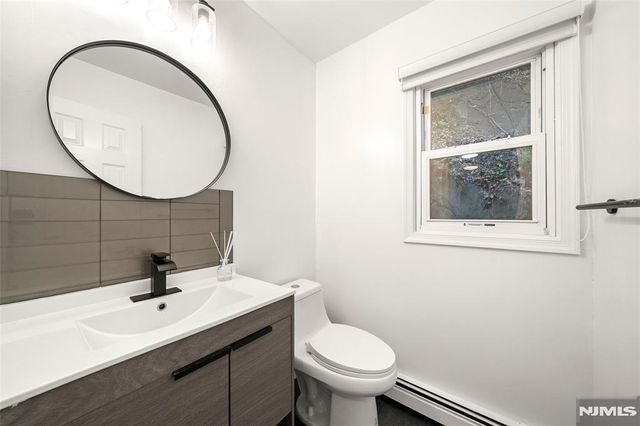 31 Hooks Lane 7, Edgewater, NJ 07020