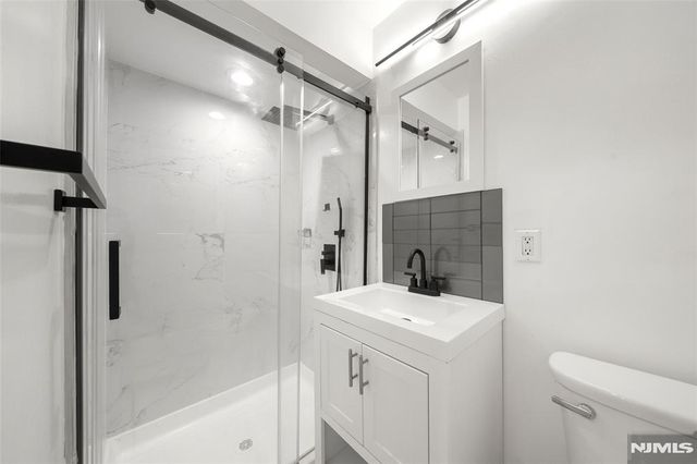 31 Hooks Lane 7, Edgewater, NJ 07020