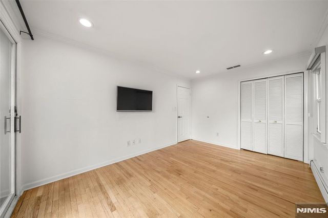31 Hooks Lane 7, Edgewater, NJ 07020