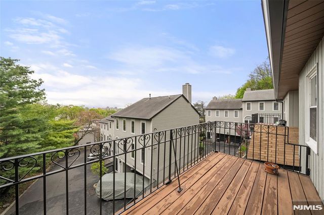 31 Hooks Lane 7, Edgewater, NJ 07020