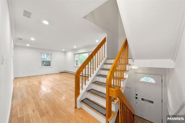 31 Hooks Lane 7, Edgewater, NJ 07020