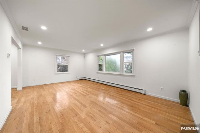 31 Hooks Lane 7, Edgewater, NJ 07020