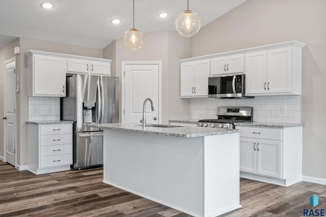 510 Hillside St, Harrisburg, SD 57032