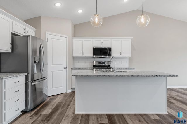 510 Hillside St, Harrisburg, SD 57032