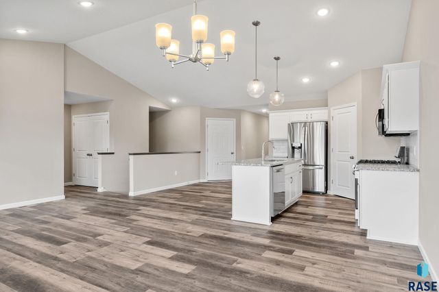 510 Hillside St, Harrisburg, SD 57032
