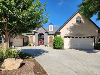 3402 N Chaparral Court, Hanford, CA 93230
