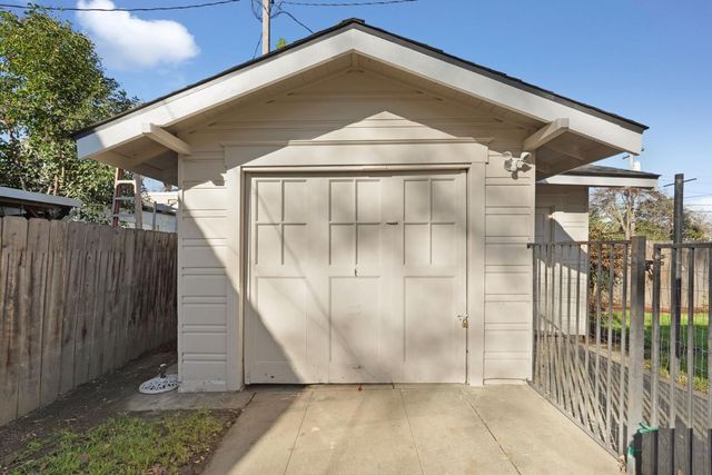 705 N School St, Lodi, CA 95240