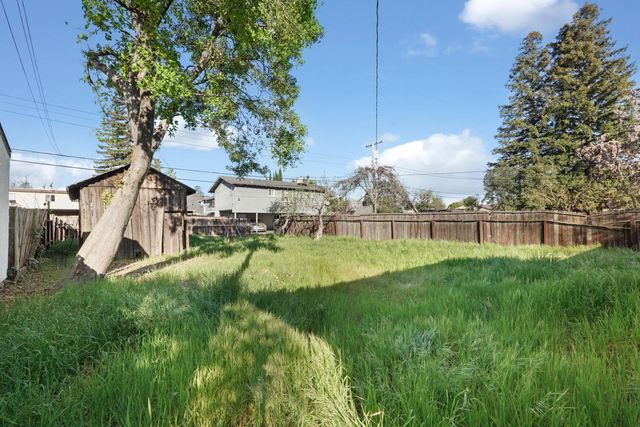 705 N School St, Lodi, CA 95240