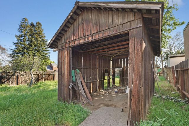 705 N School St, Lodi, CA 95240