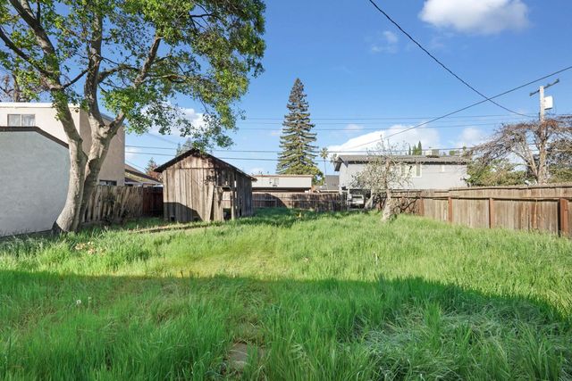 705 N School St, Lodi, CA 95240