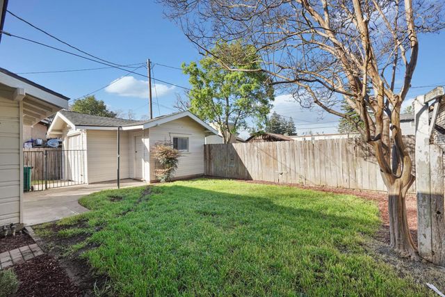 705 N School St, Lodi, CA 95240