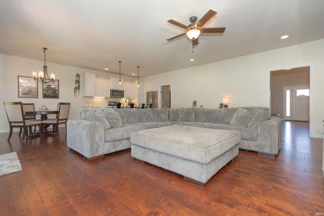1415 Breezy Creek Drive, Evansville, IN 47720