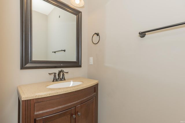 1415 Breezy Creek Drive, Evansville, IN 47720