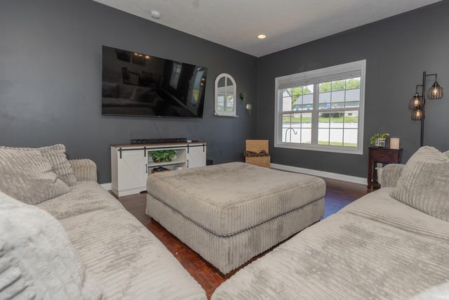 1415 Breezy Creek Drive, Evansville, IN 47720