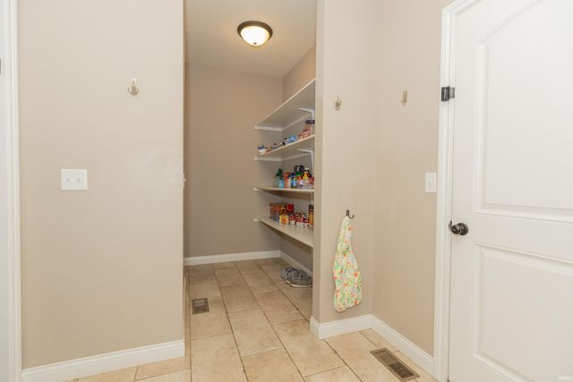 1415 Breezy Creek Drive, Evansville, IN 47720