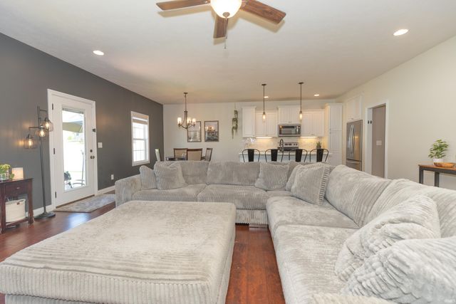 1415 Breezy Creek Drive, Evansville, IN 47720