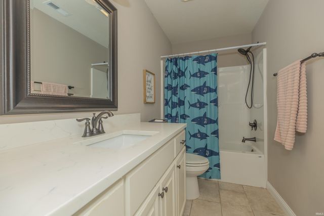 1415 Breezy Creek Drive, Evansville, IN 47720