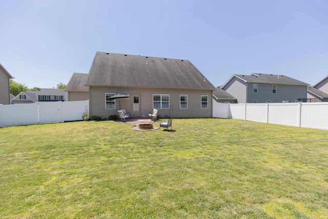 1415 Breezy Creek Drive, Evansville, IN 47720