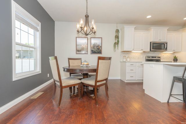 1415 Breezy Creek Drive, Evansville, IN 47720