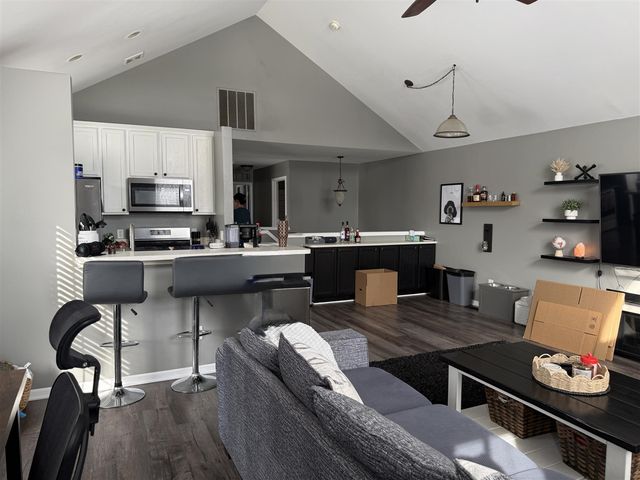 23493 Williamsburg Circle, Woodhaven, MI 48183