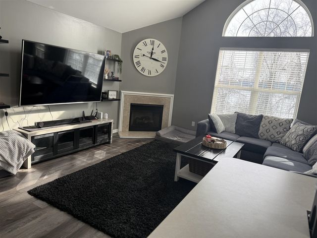 23493 Williamsburg Circle, Woodhaven, MI 48183