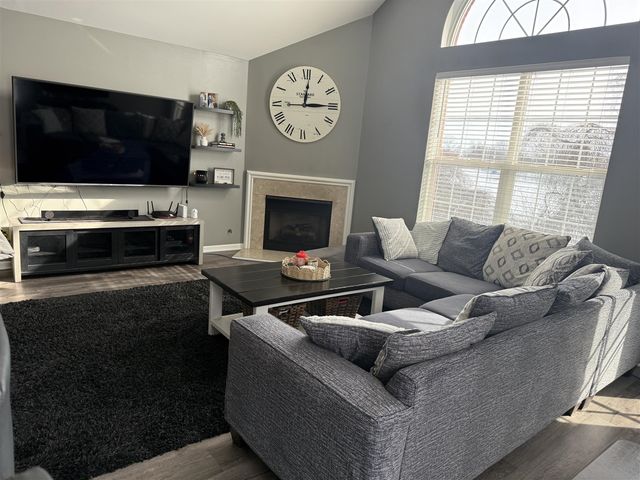 23493 Williamsburg Circle, Woodhaven, MI 48183