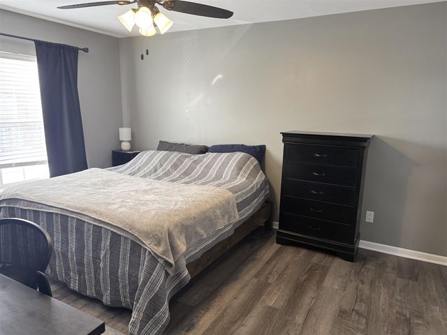 23493 Williamsburg Circle, Woodhaven, MI 48183