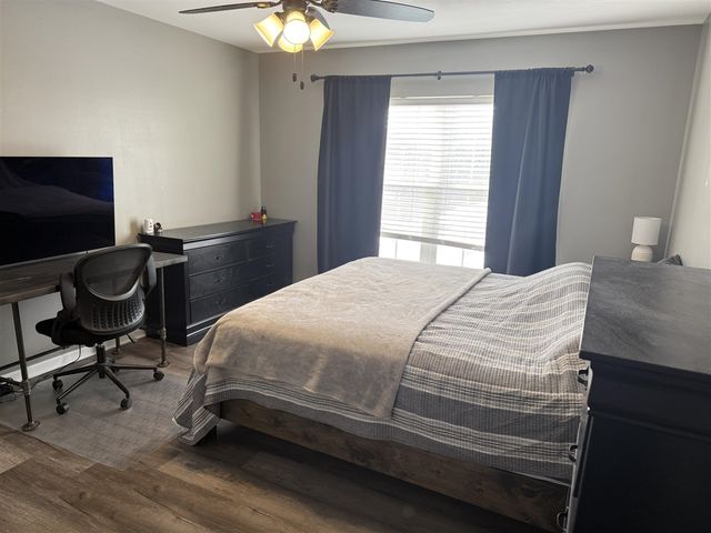 23493 Williamsburg Circle, Woodhaven, MI 48183