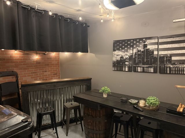 23493 Williamsburg Circle, Woodhaven, MI 48183