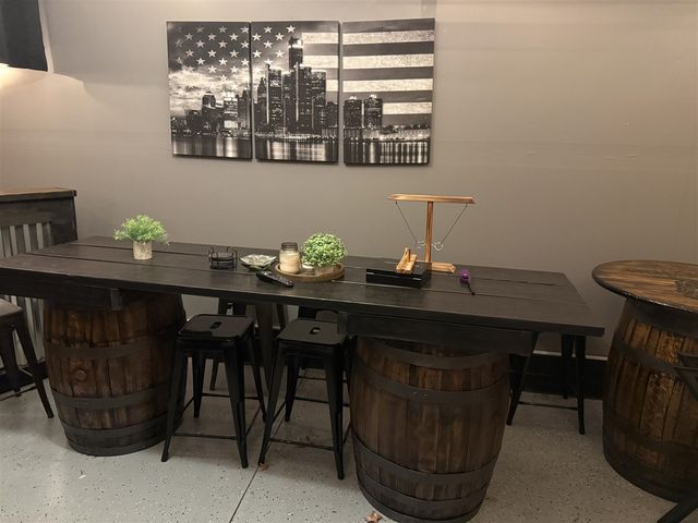 23493 Williamsburg Circle, Woodhaven, MI 48183