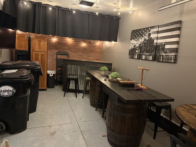 23493 Williamsburg Circle, Woodhaven, MI 48183