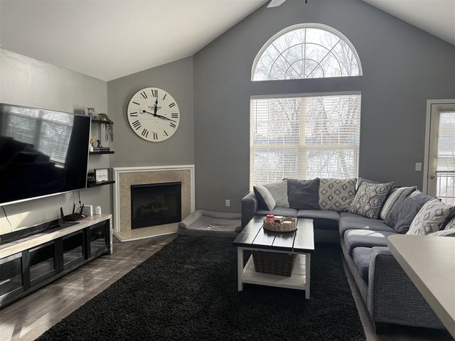 23493 Williamsburg Circle, Woodhaven, MI 48183