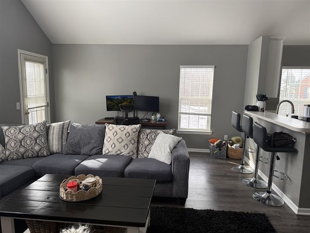 23493 Williamsburg Circle, Woodhaven, MI 48183