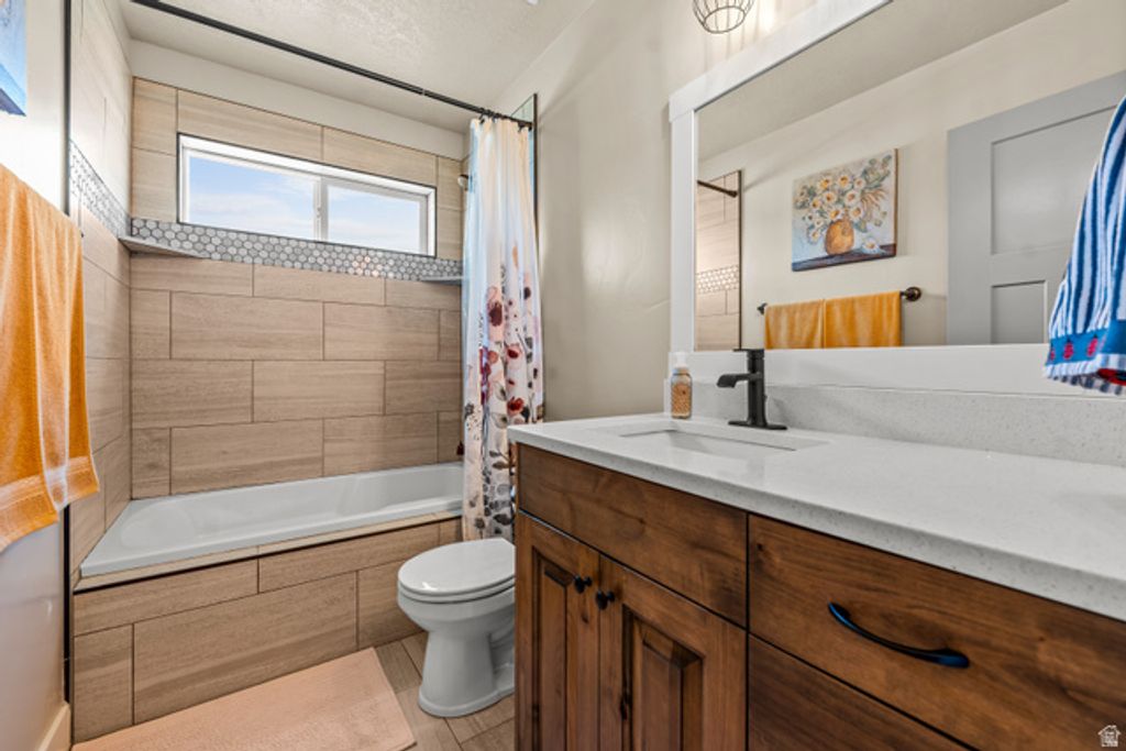 Image 20 of property listing at 2832 W 2550 N, Plain City, UT 84404