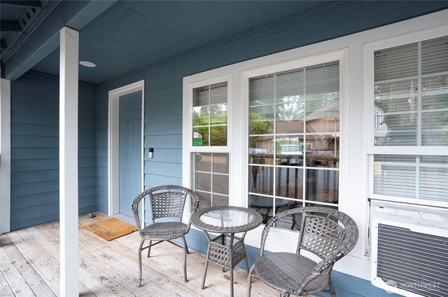 10023 Angle Lane SW, Lakewood, WA 98498