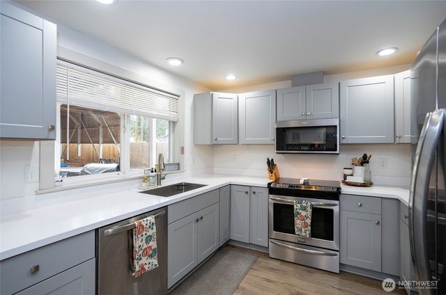 10023 Angle Lane SW, Lakewood, WA 98498