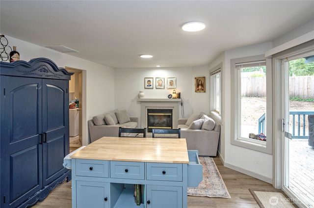 10023 Angle Lane SW, Lakewood, WA 98498