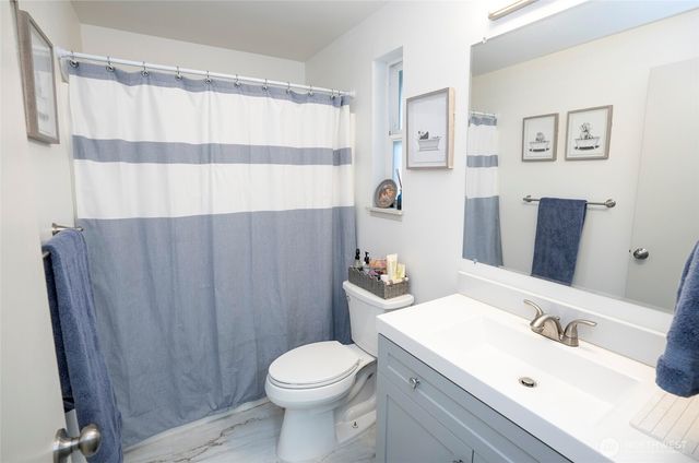 10023 Angle Lane SW, Lakewood, WA 98498