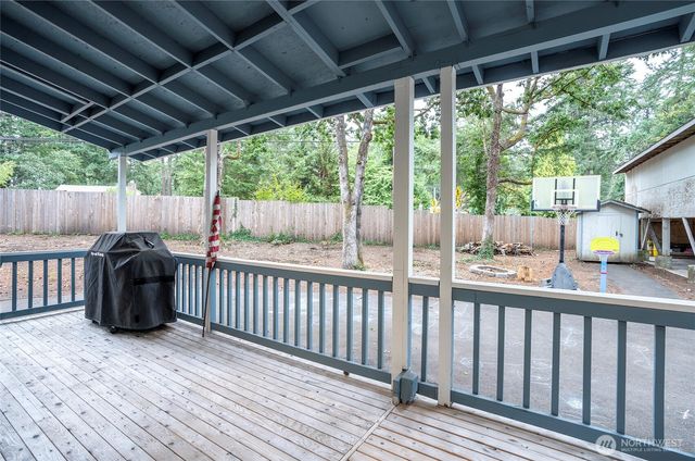 10023 Angle Lane SW, Lakewood, WA 98498