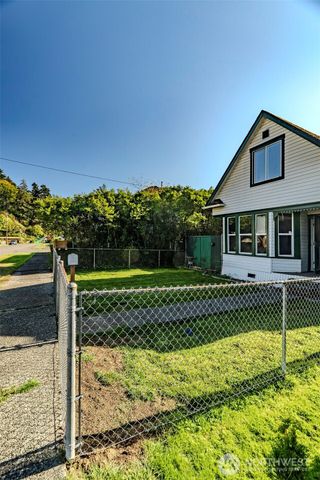 1410 C Street, Hoquiam, WA 98550