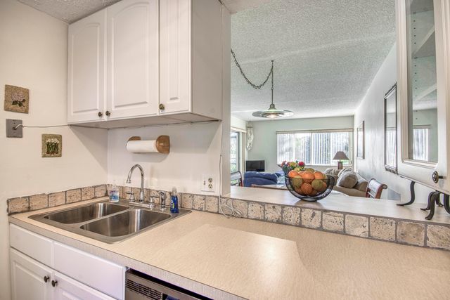 830 SW 9th Street Circle 104, Boca Raton, FL 33486