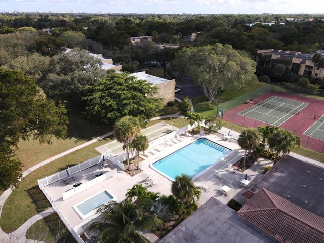 830 SW 9th Street Circle 104, Boca Raton, FL 33486