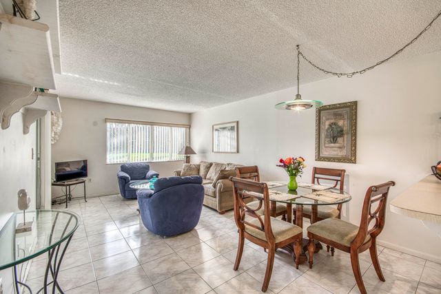 830 SW 9th Street Circle 104, Boca Raton, FL 33486