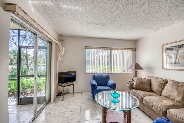 830 SW 9th Street Circle 104, Boca Raton, FL 33486